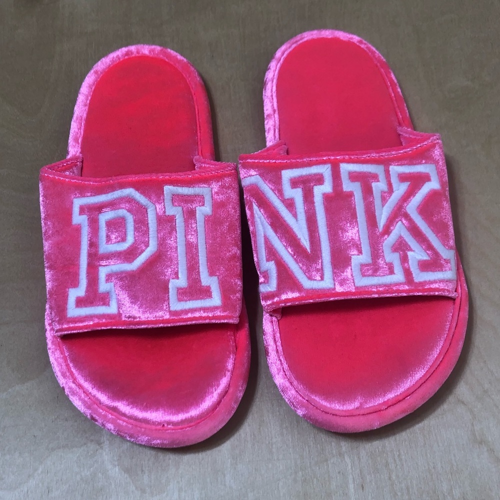 NWOT Victoria’s Secret Pink Velvet Slippers S 5/6